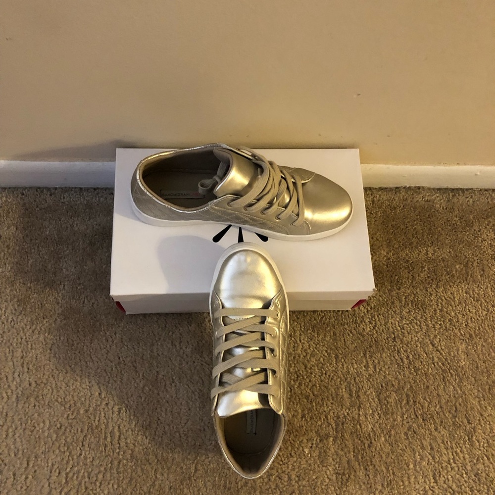 Isaac Mizrahi Walking Shoes